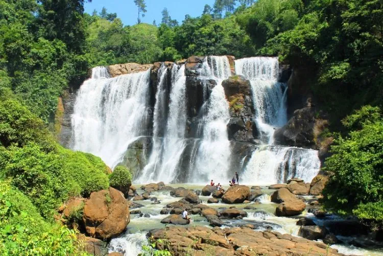 9 Air Terjun Terindah Di Pulau Jawa yang Pasti Membuatmu Gatal Ingin Segera Bertualang ke Sana 11