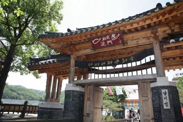 Salah Satu Gerbang Masuk di Nami Island