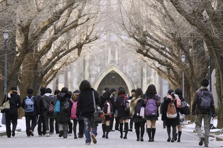 Walau Lebih Stres Dari Pelajar Indonesia, Kok Anak-anak Jepang Malah Lebih Pintar Dari Kita? 9