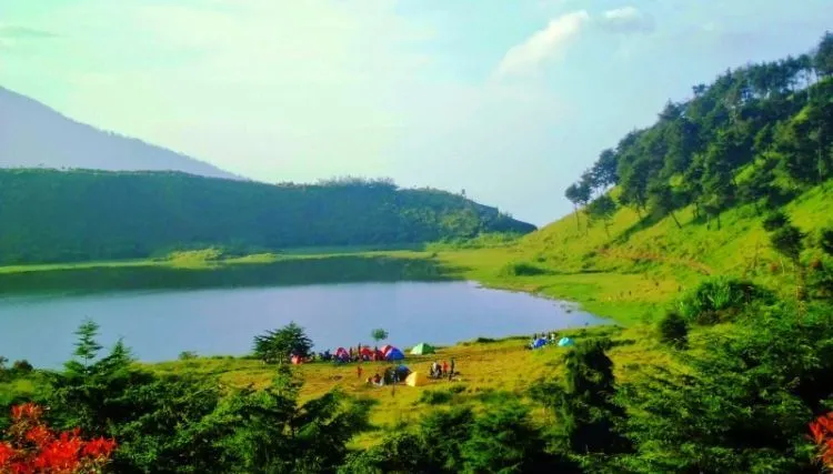 8 Danau Paling Ciamik di Pulau Jawa dan Bali Ini Layak Kamu Kunjungi, Setidaknya Seumur Hidup Sekali! 12