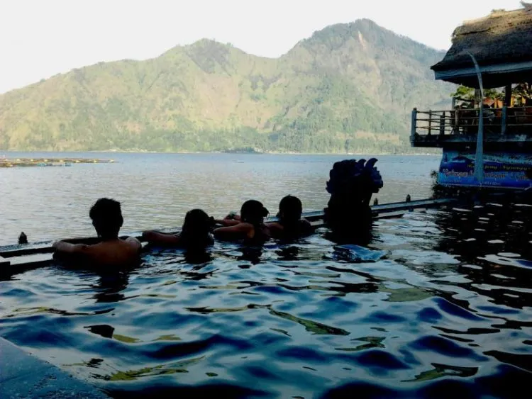 8 Danau Paling Ciamik di Pulau Jawa dan Bali Ini Layak Kamu Kunjungi, Setidaknya Seumur Hidup Sekali! 15