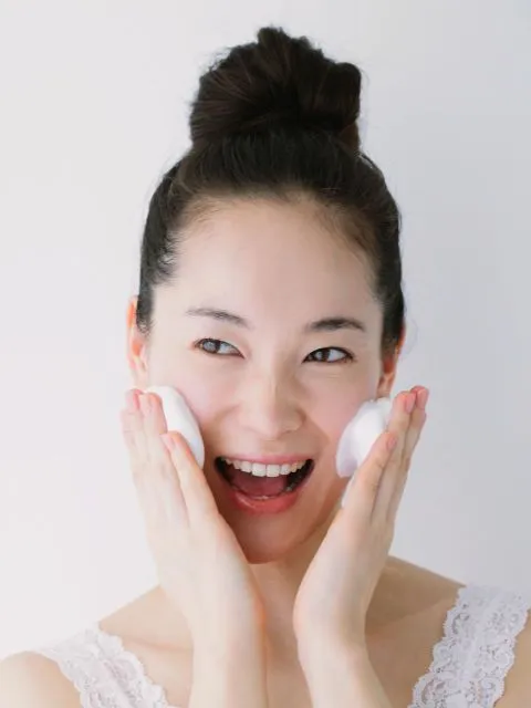 6 Cara Paling Proper Membersihkan Muka, Biar Wajahmu Bersih dan Segar Tiap Harinya 8