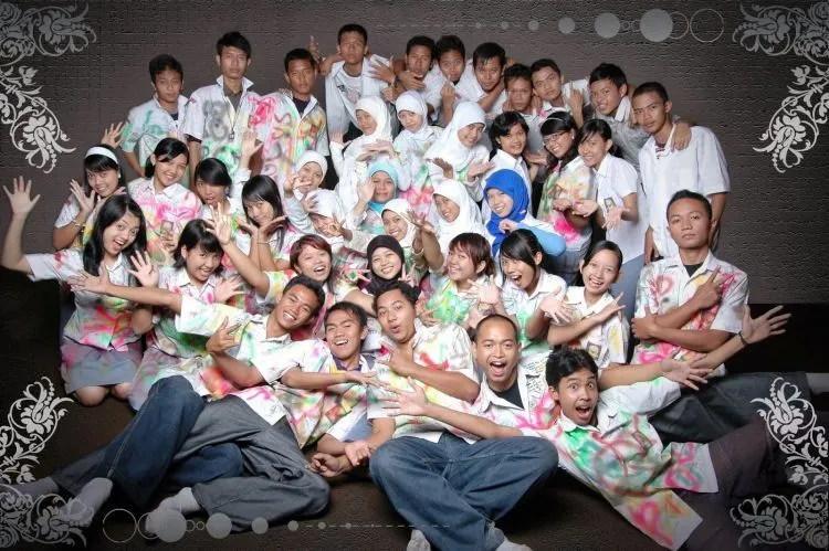 15 Nostalgia Pacaran Khas SMA, yang Kalau Diingat Lagi Bikin Kamu Senyum-senyum Sendiri 30