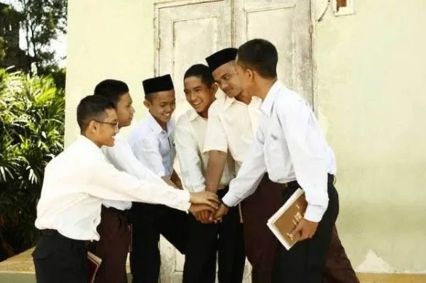 11 Alasan Kenapa Cowok Lulusan Pesantren Itu Calon Imam yang Diutus Untuk Menyempurnakanmu 19