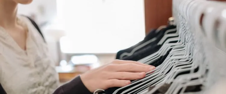 10 Fakta Tentang Orang yang Suka Pakai Baju Sederhana dan (Kelihatannya) Itu-itu Saja. 12