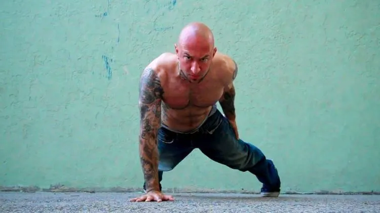 5 Gerakan Bodyweight Ala Napi Untuk Kamu yang Gak Punya Waktu (dan Duit) Buat Nge-Gym 7