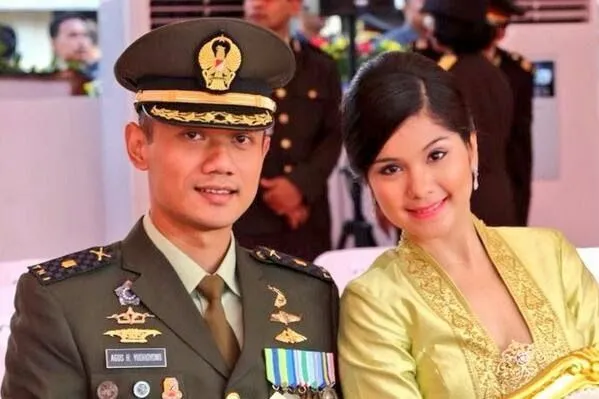 Yaelah, Pak... Belain Ceweknya Aja Susah Apalagi Mau Bela Negara 14