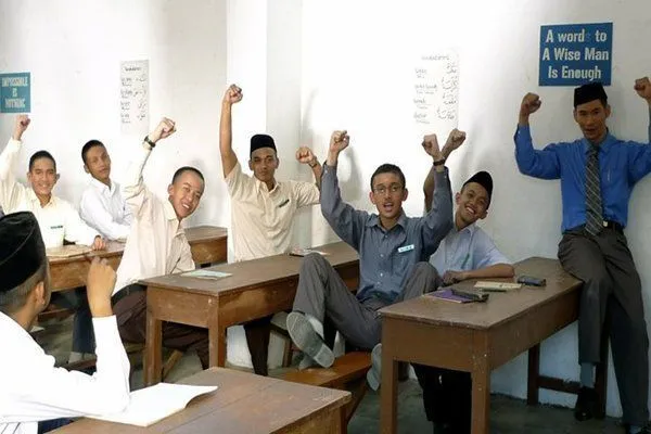 11 Alasan Kenapa Cowok Lulusan Pesantren Itu Calon Imam yang Diutus Untuk Menyempurnakanmu 20