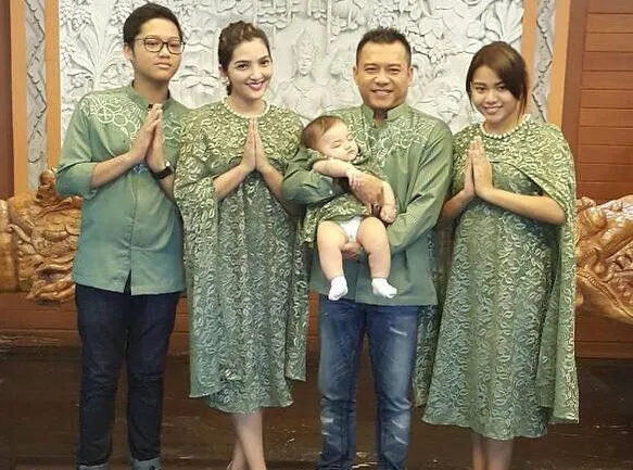 Orangtua Saya Menikah Lagi, dan Sebenarnya Saya Lebih Suka Saat Kalian Tak Bertanya Hal-hal Ini 12