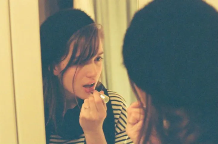 Kalau Selama Ini Kamu Hanya Berani Pakai Lipbalm & Bedak Bayi, Baca Deh 7 Tips Makeup Untuk Pemula Ini!