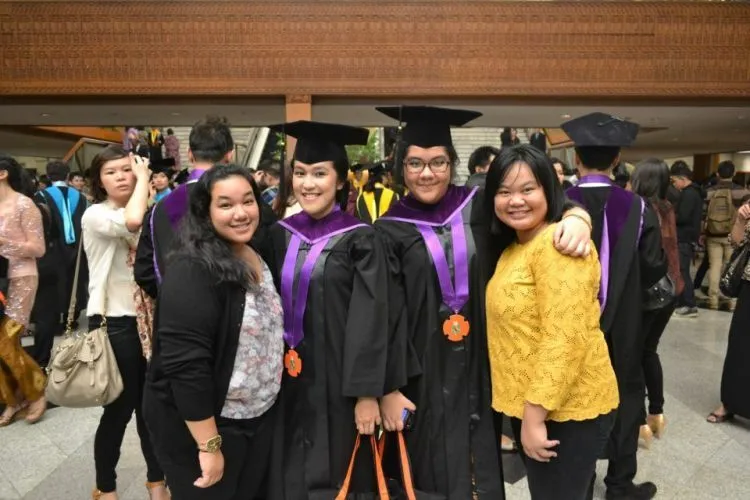 Waktu Teman-teman Udah Lulus Tapi Kamu Masih Skripsi, Rasanya Kamu Pengen Bilang 9 Hal Ini.... 14