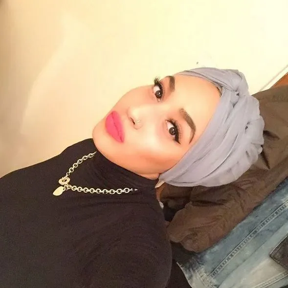 Jilbab Bukan Halangan Untuk Terus Berkarya. Model H&M yang Berjilbab Ini Membuktikannya! 5