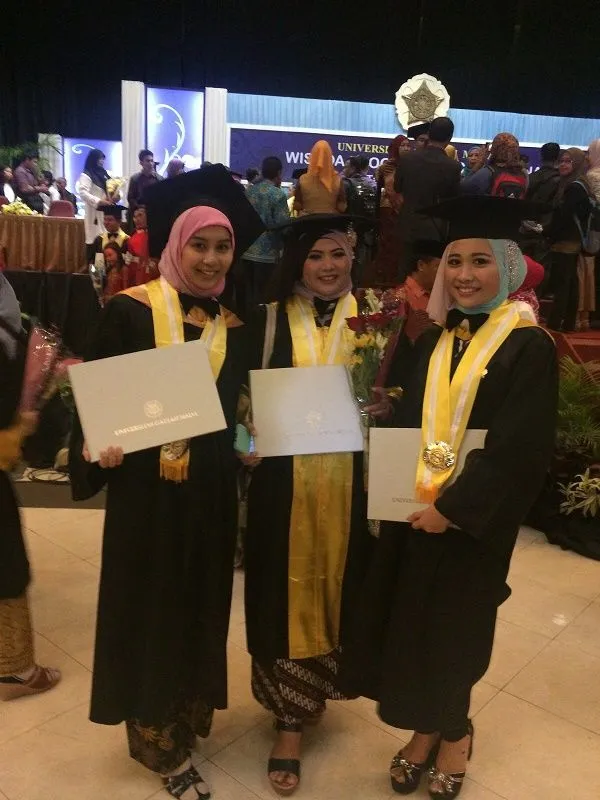 Yang Penting dari Wisuda Itu Ijazahnya, Bukan Pendampingnya. Kenapa Harus Galau Nggak Punya Pendamping Wisuda? 5