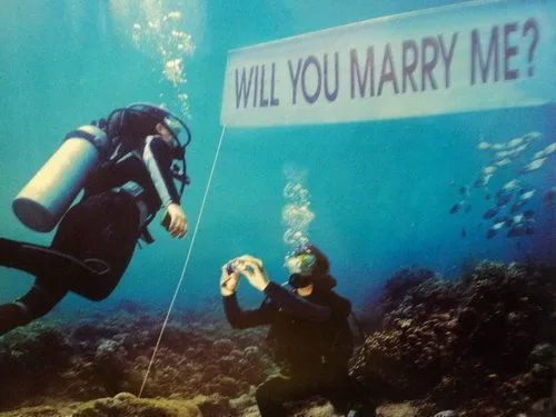 Perlu Enggak Sih Melamar Dengan Kalimat 'Will U Marry Me' di Indonesia? 11
