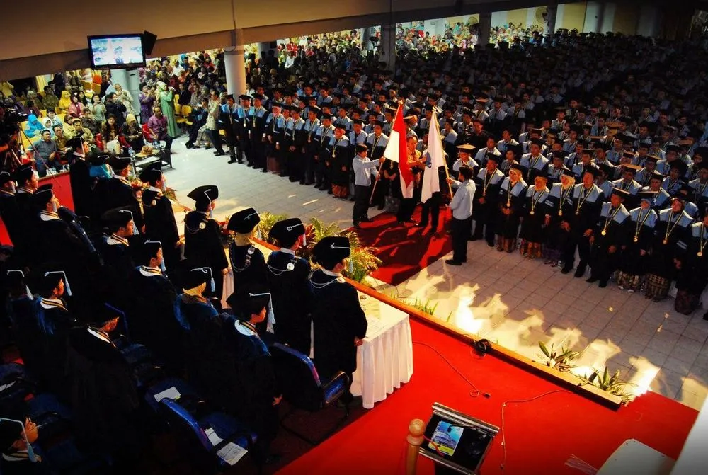 Lulus Jangan Asal Cepat Saja. Kamu Mesti Punya Prestasi Lainnya Kalau Mau Sukses di Dunia Kerja! 8