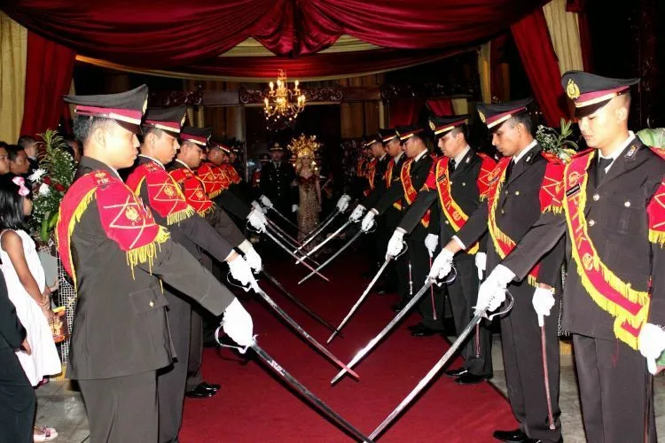 Suka Duka Ini Cuma Kamu Rasakan Jika Pacaran Dengan Pria Berseragam 14
