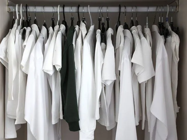 10 Fakta Tentang Orang yang Suka Pakai Baju Sederhana dan (Kelihatannya) Itu-itu Saja. 17