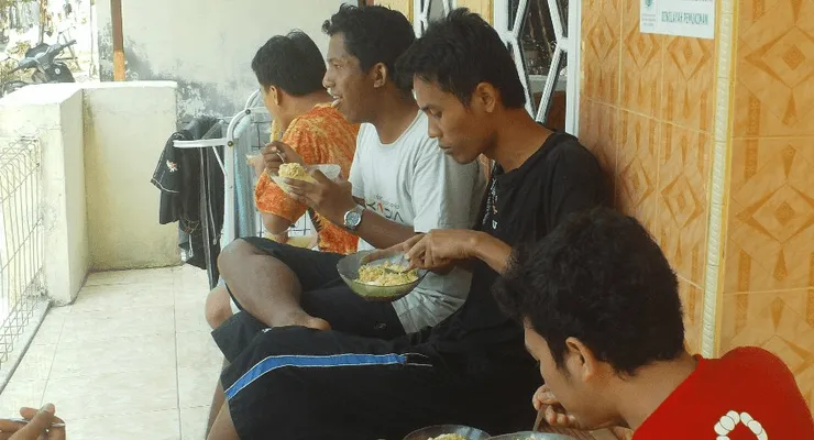 Kenapa Makan Mie Instan 1 Bungkus Itu Kurang, Tapi 2 Bungkus Kebanyakan? 16