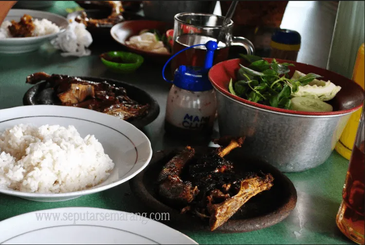 14 Surga Kuliner Tersembunyi yang Bisa Kamu Temui Saat Blusukan ke