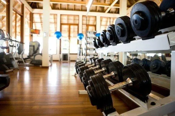 Kamu Cewek yang Masih Malu Buat Nge-Gym? Padahal, Pergi ke Gym Bisa Memberimu Manfaat Ini! 9
