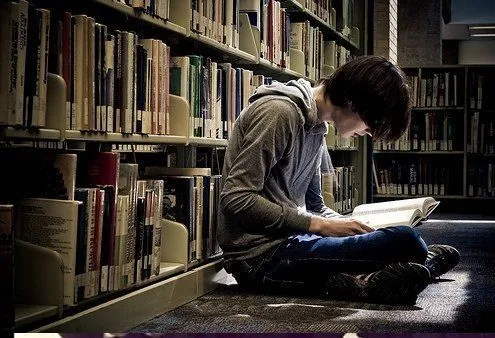 Buku sejarah aja diseriusin, apalagi pacarnya