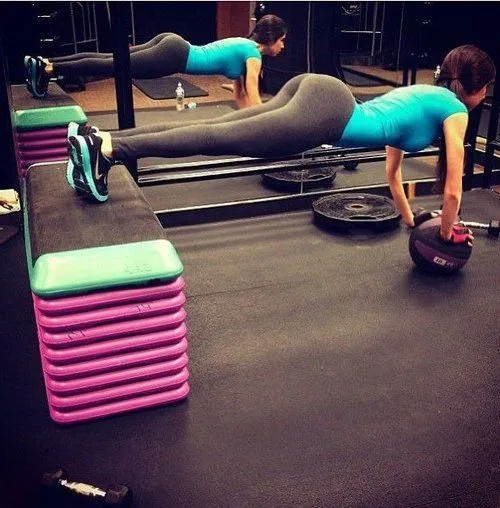 Kamu Cewek yang Masih Malu Buat Nge-Gym? Padahal, Pergi ke Gym Bisa Memberimu Manfaat Ini! 11