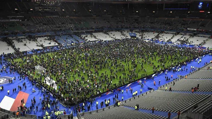 Paris Sedang Berduka -- dan Kamu Layak Tahu Apa yang Ingin Dikatakan Warganya 6