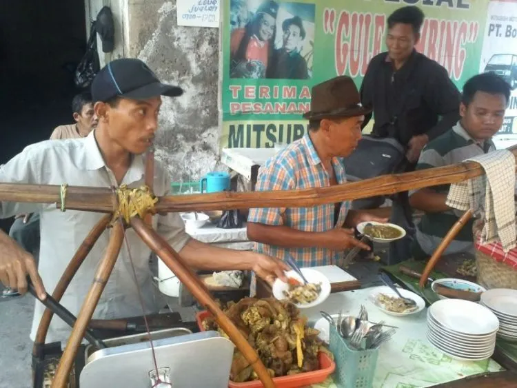 14 Surga Kuliner Tersembunyi yang Bisa Kamu Temui Saat Blusukan ke