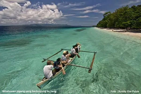 5 Pantai Ambon Manise yang Masih Seindah Surga, Belum Terjamah Jahilnya Tangan Manusia 8