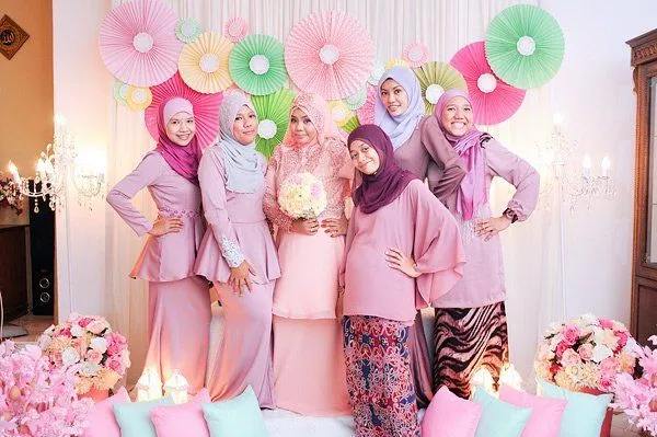 8 Gaya Kebaya Pernikahan Simpel Nan Chic yang Bikin Kamu Menikah Dengan Cantik 14