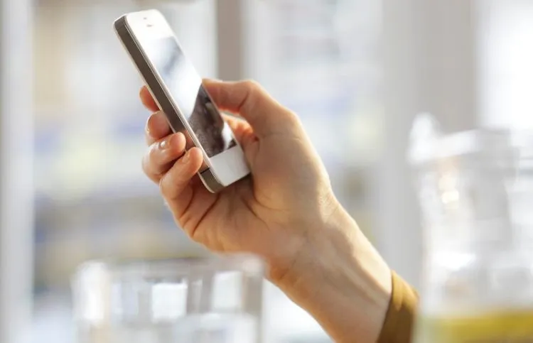 Saat Kebiasaan Menggunakan Smartphone Sudah Mulai Kelewatan, Inilah 8 Bahaya yang Akan Mengancam! 10