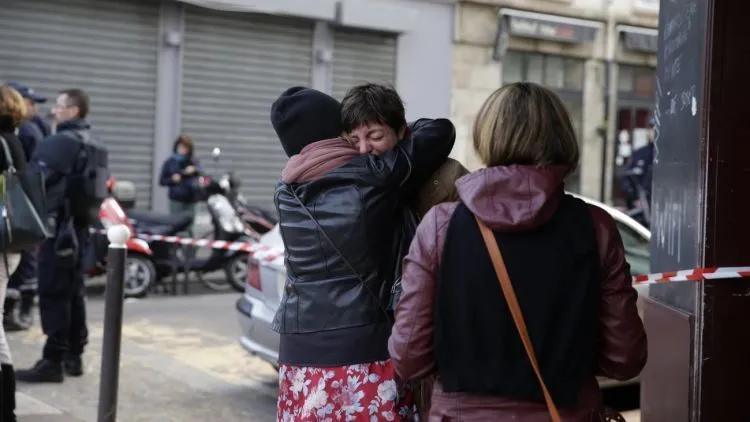 Paris Sedang Berduka -- dan Kamu Layak Tahu Apa yang Ingin Dikatakan Warganya 8
