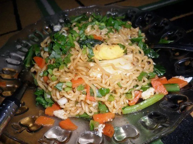 Kenapa Makan Mie Instan 1 Bungkus Itu Kurang, Tapi 2 Bungkus Kebanyakan? 14