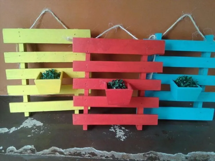 9 Hiasan Dinding Dari Kayu Bekas yang Bikin Kamar Kost Atau Rumahmu Lebih Cantik 12