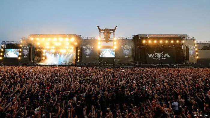 Catat Nama 13 Festival Musik Ini, Buat Destinasi Traveling Serumu Tahun 2016 Nanti! 24