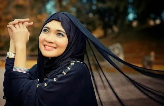 9 Cara Menjaga Rambut Tetap Sehat, Walaupun Kamu Berhijab 11