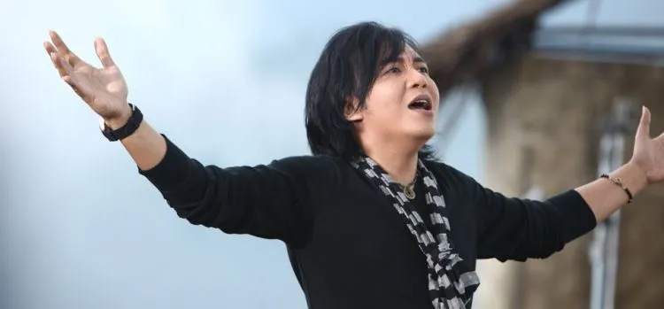 Jangan Sampai Kamu dan Para Tamu Ikutan Baper. Ini Nih 10 Lagu yang Haram Dinyanyikan Saat Pesta Pernikahan 19