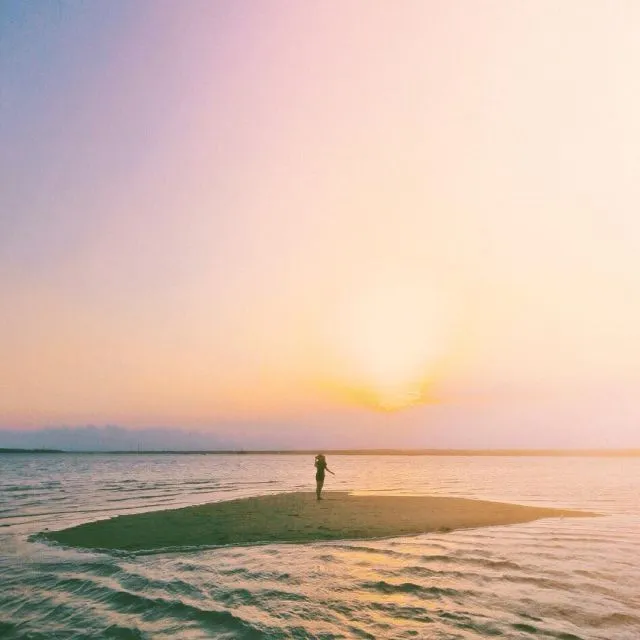 menikmati indahnya sunset di Gili Pasir