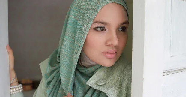9 Cara Menjaga Rambut Tetap Sehat, Walaupun Kamu Berhijab 15