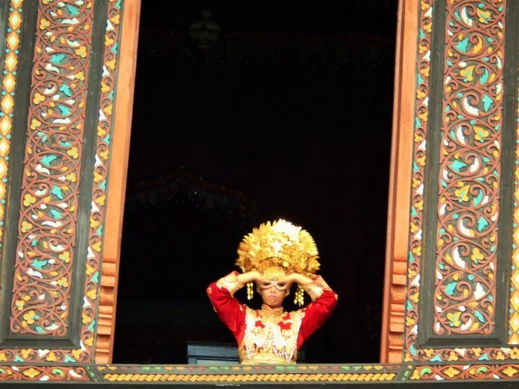 Untukmu, Semua Orang Indonesia yang Gak Jelas Aslinya Mana... 12