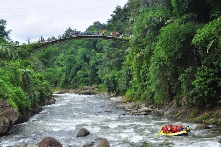 10 Nirwana Kecil di Pekalongan yang Memanggil Langkahmu, Para Pejalan 17
