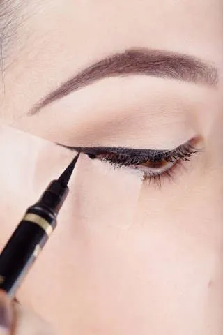 10 Makeup Hack Buat Kamu yang Suka, Tapi Belum Terlalu Biasa. Yuk Dicoba! 11