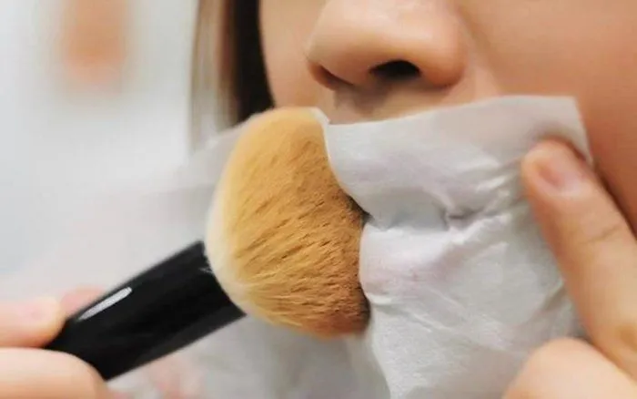 Biar Lipstikmu Menempel Sempurna, Ini Nih 7 Tips yang Wajib Kamu Coba! 15