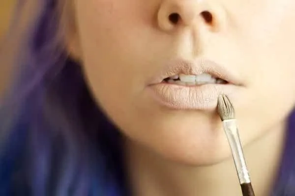 Biar Lipstikmu Menempel Sempurna, Ini Nih 7 Tips yang Wajib Kamu Coba! 10