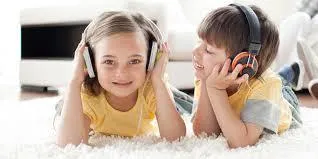 Mendengarkan Musik Bersama