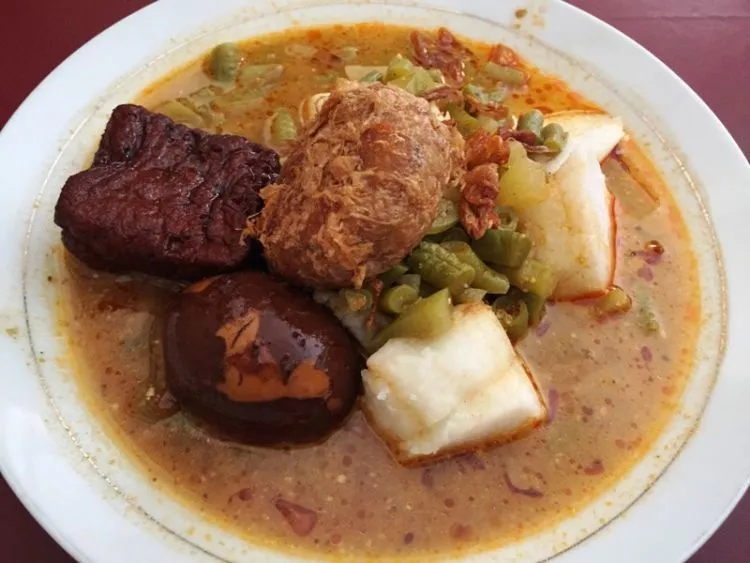 Saat Melancong Ke Jakarta, Sempatkan Mencicipi Kuliner Betawi yang Rasanya Asli Juara! 24