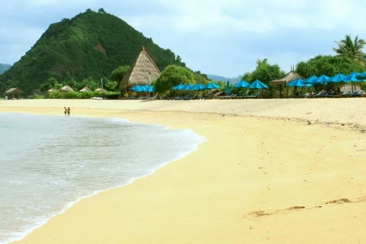 Panorama Pantai di Lombok Memang Tak Tertandingi, Pastikan Kamu Sudah Tuntas Mengunjungi 13 Cuilan Surga Ini! 14