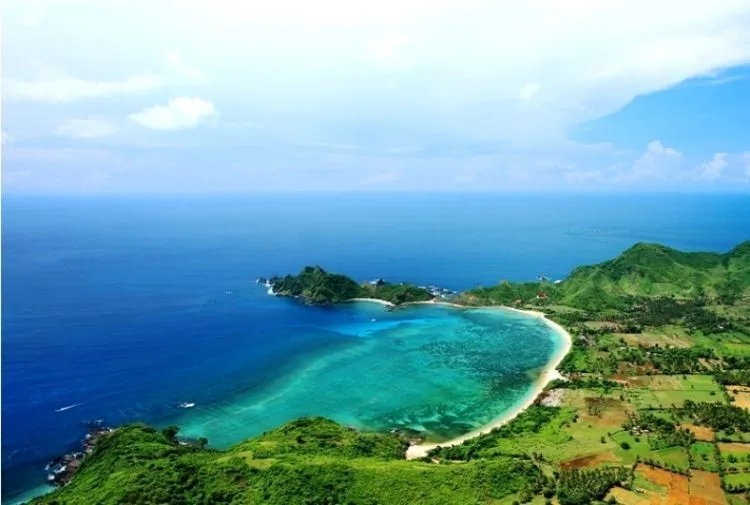 Panorama Pantai di Lombok Memang Tak Tertandingi, Pastikan Kamu Sudah Tuntas Mengunjungi 13 Cuilan Surga Ini! 18