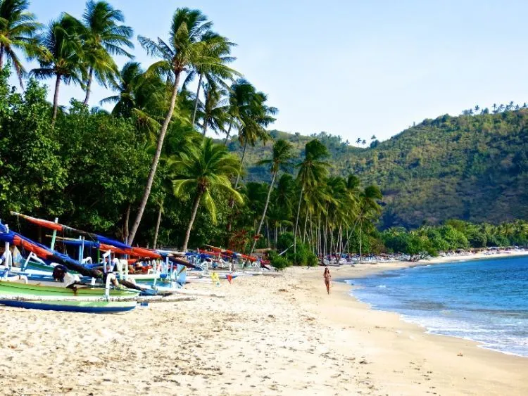 Panorama Pantai di Lombok Memang Tak Tertandingi, Pastikan Kamu Sudah Tuntas Mengunjungi 13 Cuilan Surga Ini! 24
