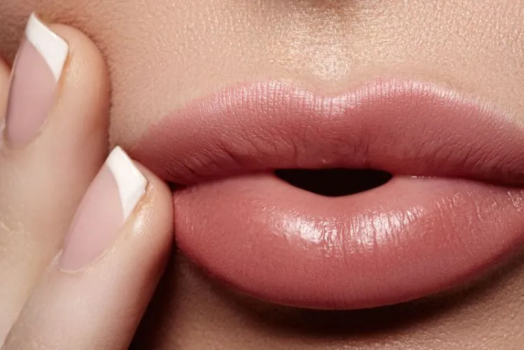 10 Makeup Hack Buat Kamu yang Suka, Tapi Belum Terlalu Biasa. Yuk Dicoba! 19